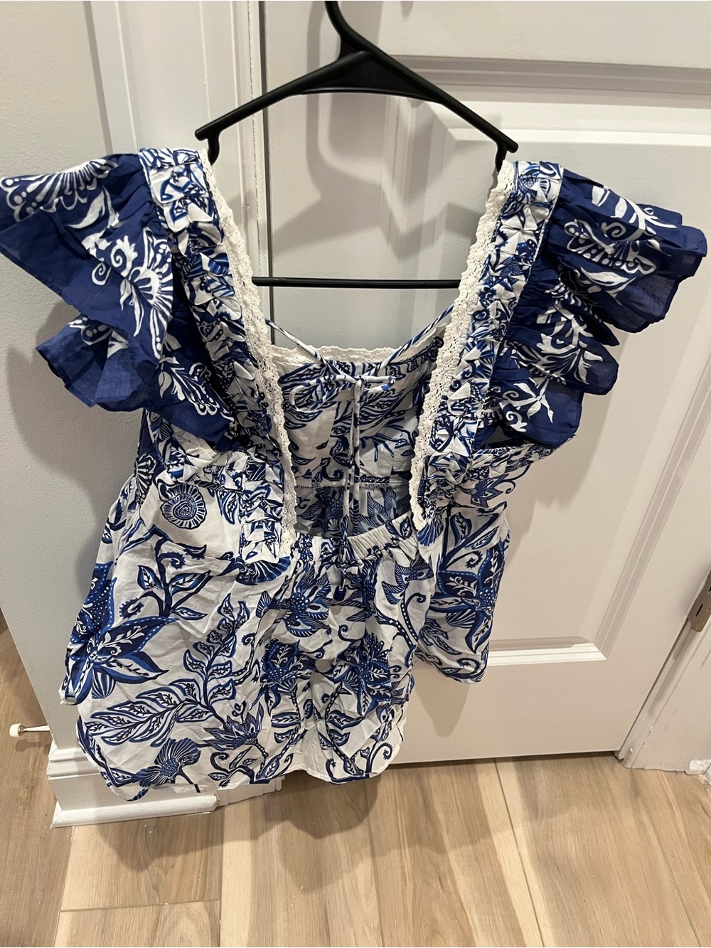 NWT Farm Rio Shell Garden Flutter Sleeve  Tie Back Blouse Top Blue White S - Picture 2 of 3